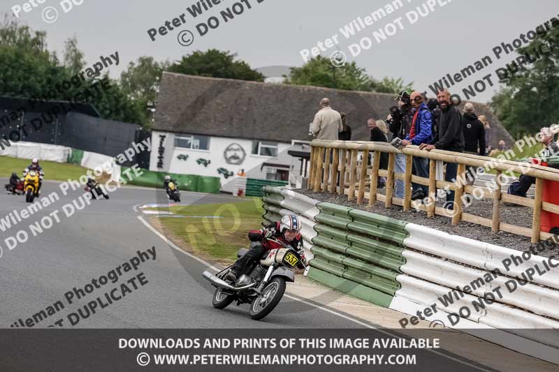 Vintage motorcycle club;eventdigitalimages;mallory park;mallory park trackday photographs;no limits trackdays;peter wileman photography;trackday digital images;trackday photos;vmcc festival 1000 bikes photographs